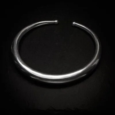 KIWA jewellery brand product image of a single silver plated necklace called the Femina choker, set on a dark granite background with no decoration